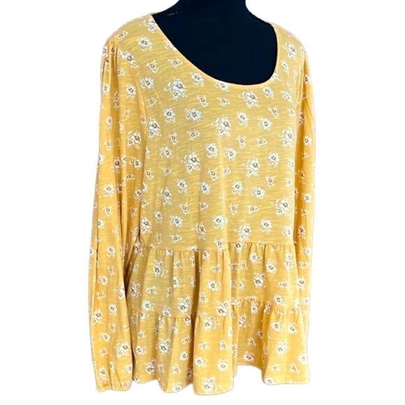 True CRAFT
Plus Size Long Balloon Sleeve Printed Tiered
Knit Top, size 2X - Picture 7 of 11